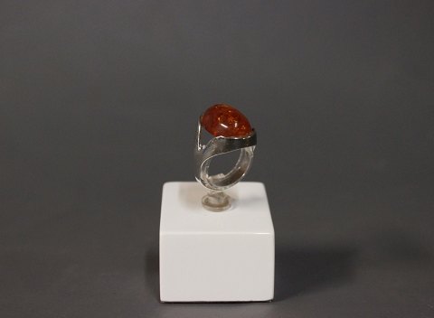 925 Sterling silver ring with a large piece of amber.
5000m2 showroom.
