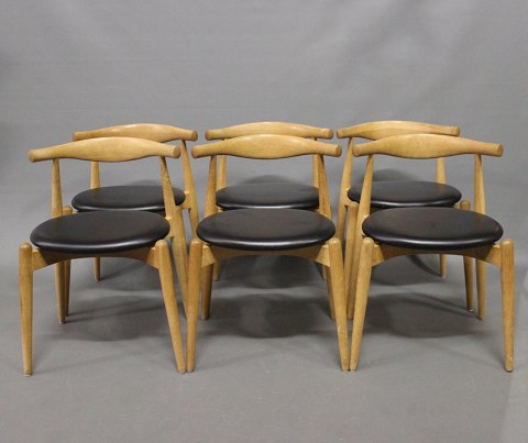 A set of 6, Elbow chairs, CH20, designed by Hans J. Wegner in 1956 and 
manufactured by Carl Hansen & Son in 2008.
5000m2 Showroom.