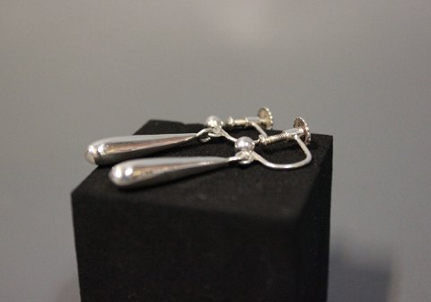 A pair of earrings in 830 silver. 
5000m2 showroom.