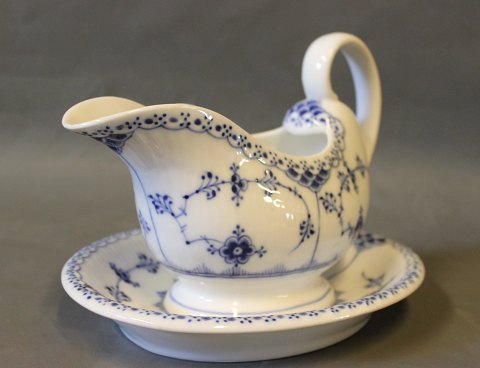 Royal Copenhagen blue fluted half lace sauce boat on foot, no.: 1/584.
5000m2 showroom.