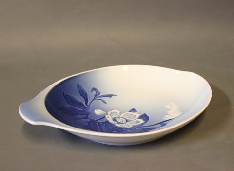 Cake dish in Christmas Roseby Bing & Grøndahl, no.: 199.
5000m2 showroom.