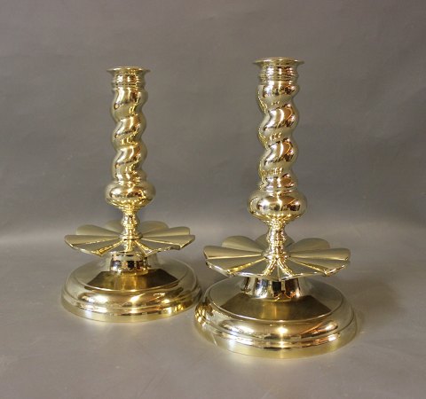 A pair of large brass candlesticks in the style baroque.
5000m2 showroom.