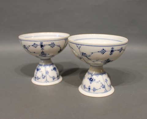 Royal Copenhagen blue fluted small bowls on feet, no.: 301.
5000m2 showroom.