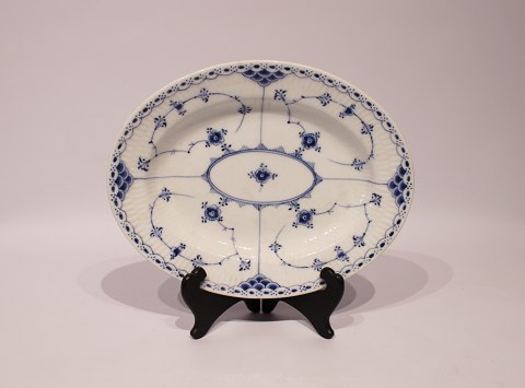 Royal Copenhagen blue fluted half lace ovale dish, #1/531.
5000m2 showroom.