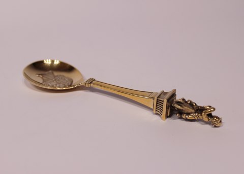 H.C. Andersen spoon with a figure of "Clumsy Hans", in gilded 925 sterling 
silver, stamped SM, Denmark, 1978.
5000m2 showroom.