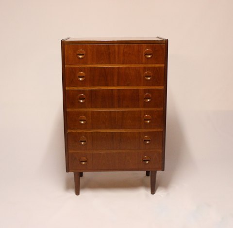 Chest with 6 drawers in teak by Kai Kristiansen from the 1960s.
5000m2 showroom.
