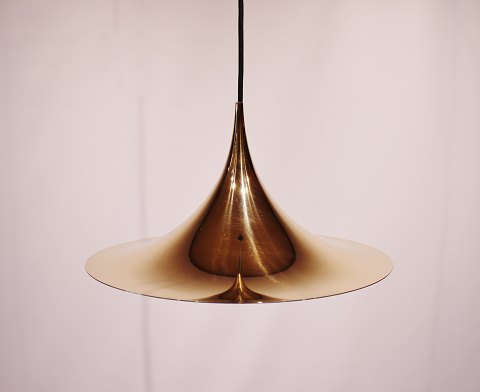 Gold colored Gubi Semi pendant designed by Claus Bonderup and Thorsten Thorup in 
1968. 
5000m2 showroom.