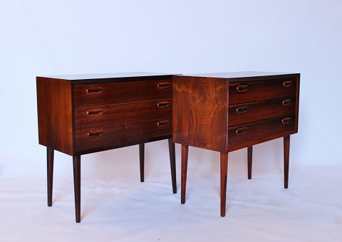 A set of bedside tables/chests in rosewood of danish design from the 1960s.
5000m2 showroom.