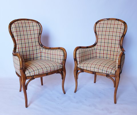 A set of easy chairs by a danish designer/cabinetmaker from around the 
1930-1940s.
5000m2 showroom.