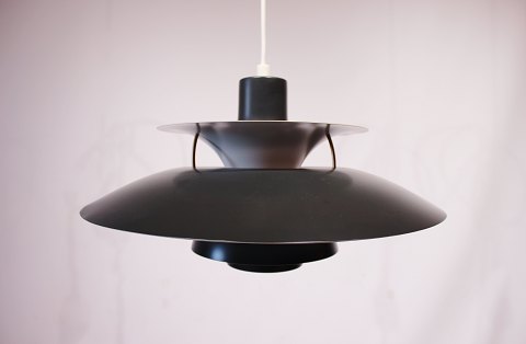 PH5 pendant designed by Poul Henningsen in 1958 and manufactured by Louis 
Poulsen.
5000m2 showroom.