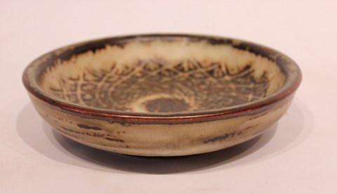 Kgl. keramik skål med sung glasur af Gert Bøgelund.
5000m2 udstilling.