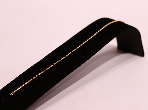 Bracelet of 14 ct. gold.
5000m2 showroom.