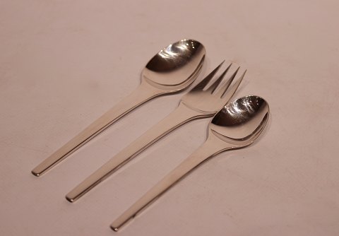 Dinner spoon, dinner fork & dessert spoon in the Caravel pattern - 925 sterling 
silver - Georg Jensen
Great condition
