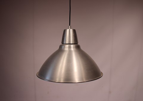 Værkstedslampe i aluminium af dansk design fra 1970erne.
5000m2 udstilling.
