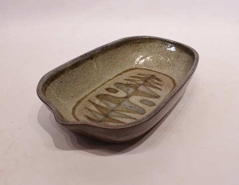 Ceramic dish in dark colours of danish design from the 1960s.
5000m2 showroom.