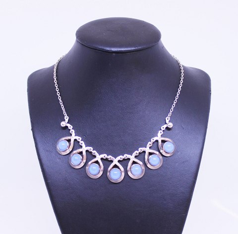 Necklace of 925 sterling silver decorated with 
aquamarine.
5000m2 udstilling.