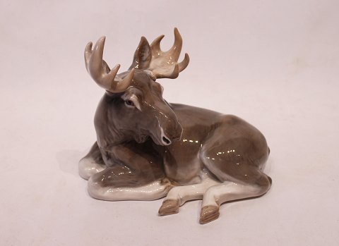 Figurine of a moose, no.: 2813, by Knud Kyhn for Royal Copenhagen.
5000m2 showroom.