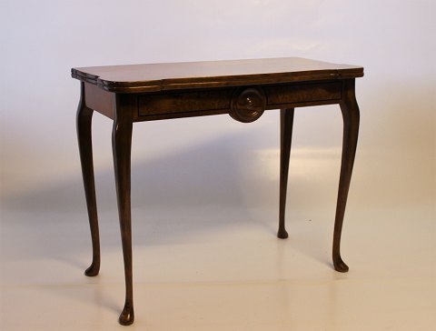 Antique playing table of mahogany and in great antique condition, 1860.
5000m2 showroom.
