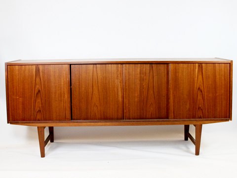 Wide sideboard in teak of danish design from the 1960s.
5000m2 showroom.