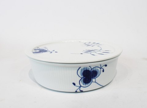 Royal Copenhagen Blue mega fluted lidded bowl, no.: 237.
5000m2 showroom.
