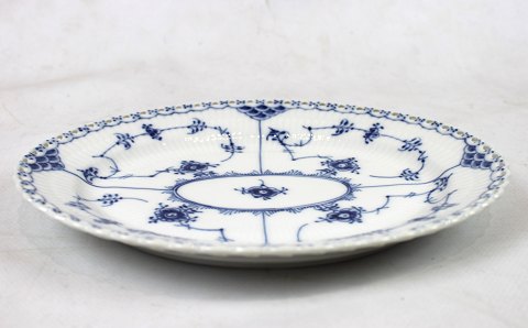 Royal Copenhagen blue fluted lace oblong dish, no.: 1/1146.
5000m2 showroom.