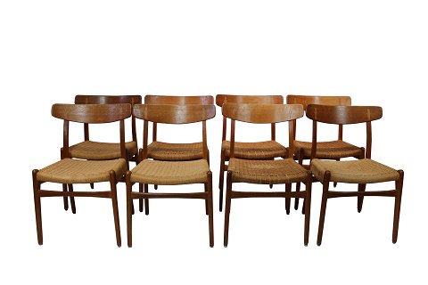 Set of 8 CH23 dining chairs by Hans Wegner and Carl Hansen & Son, 1950s.
5000m2 showroom.