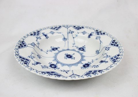 Royal Copenhagen blue fluted lace deep plate, no.: 1/1079.
5000m2 showroom.