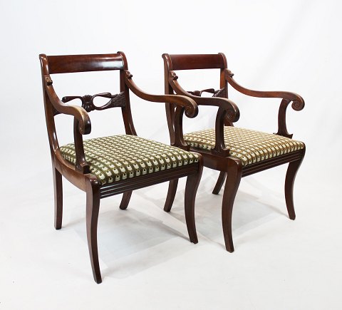 A pair of armchairs of late empire in mahogany and upholstered with dark green 
fabric from the 1860s.
5000m2 showroom.