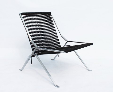 Element stolen, model PK25, af Poul Kjærholm og Fritz Hansen.
5000m2 udstilling.