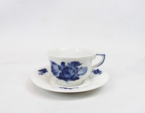 Mocca cup and saucer, no.: 8562, in Blue Flower by Royal Copenhagen.
5000m2 showroom.