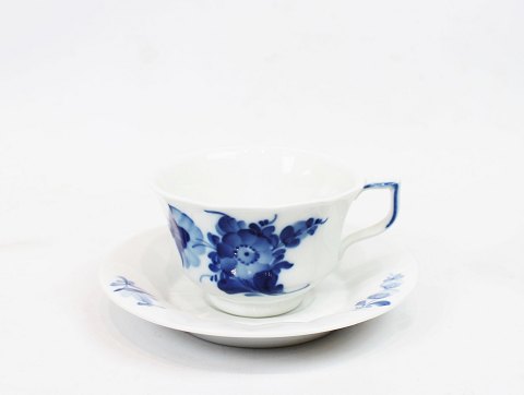 Teacup and saucer, no.: 8500, in Blue Flower by Royal Copenhagen.
5000m2 showroom.
