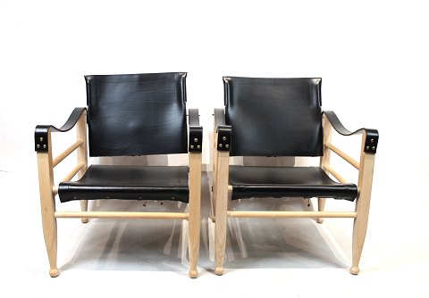 A pair of Safari Chairs - Black Grain Leather - Soap-Treated Beech - Aage Bruun 
& Son - 1960