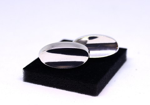 Cufflinks of 925 sterling silver stamped N.E. From.
5000m2 showroom.