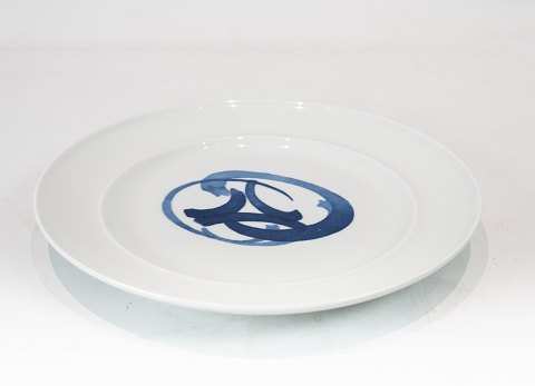 Dinner plate in Blue Koppel, no.: 325, by Bing and Grøndahl.
5000m2 showroom.