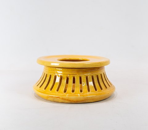 Teapot warmer of ceramic with yellow glaze by Hermann A. Kähler.
5000m2 showroom.