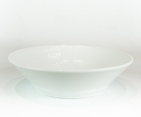 Bowl white fluted no.: 600 by Royal Copenhagen.
5000m2 showroom.