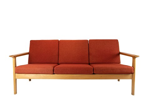 Tre pers. Sofa - Egetræ - Rødt uldstof - Hans J. Wegner - Getama - 1960
Flot stand
