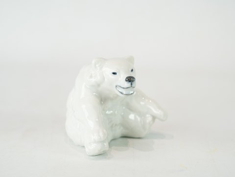 Porcelain figure, 
sitting polar bear no.: 22741 by Royal Copenhagen. 
5000m2 showroom.