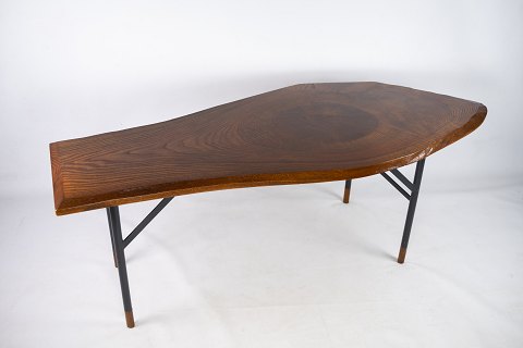 Coffee table of massive ash of danish design from the 1980s.
5000m2 showroom.