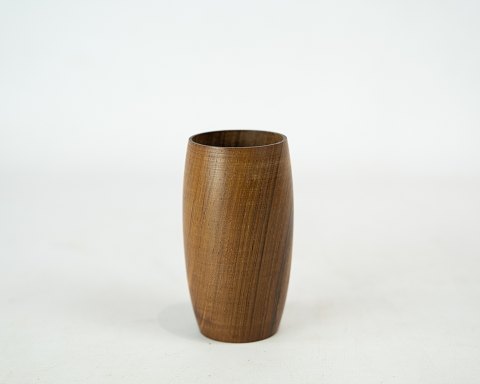 Small vase in teak of danish design from the 1960s.
5000m2 showroom.