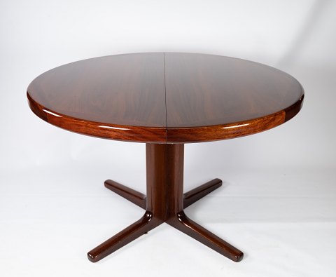 Dining table in rosewood of danish design manufactured by Vejle furniture 
factory in the 1960s.
5000m2 showroom