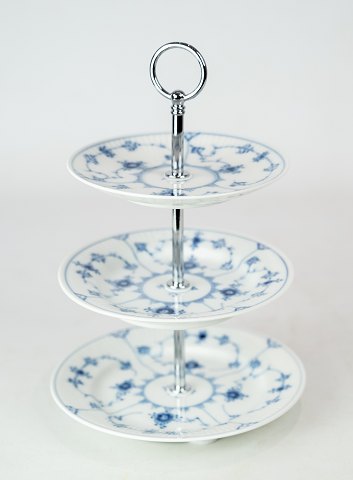 Three part cake center piece blue fluted, no.: 1/181-182 by Royal Copenhagen.
5000m2 showroom.