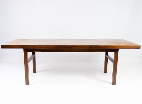 Coffee table in rosewood of danish design manufactured on the 17th of April 
1967. 
5000m2 showroom.