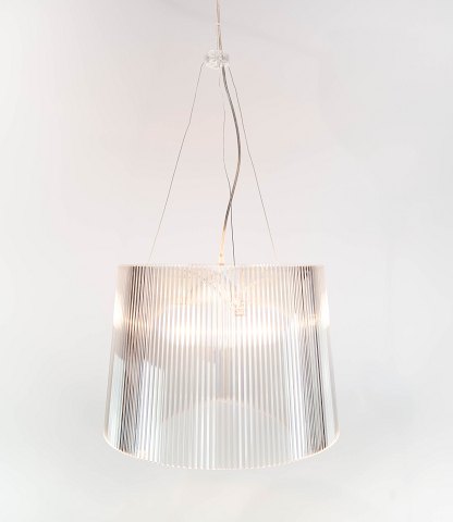 "Gé" loftlampe i polycarbonat designet af Ferruccio Laviani for Kartell. 
5000m2 udstilling.