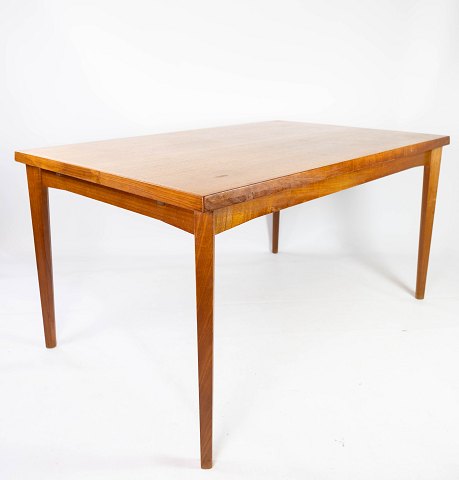 Dining table with extensions in teak of danish design from the 1960s.
5000m2 showroom.