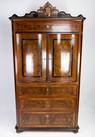 Large cabinet of polished mahogany and walnut, in great antique condition from 
1880. 
5000m2 showroom
