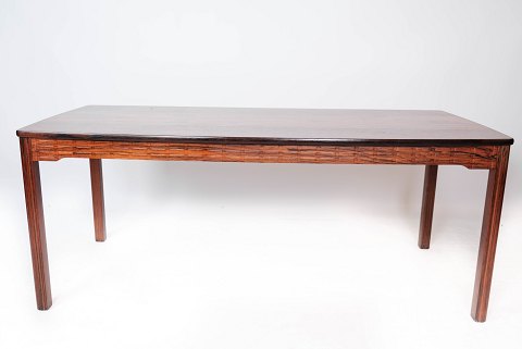 Coffee table in rosewood of Danish design from the 1960s.
5000m2 showroom.