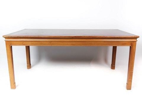 Coffee table in light mahogany of Danish design from the 1960s.
5000m2 showroom.
