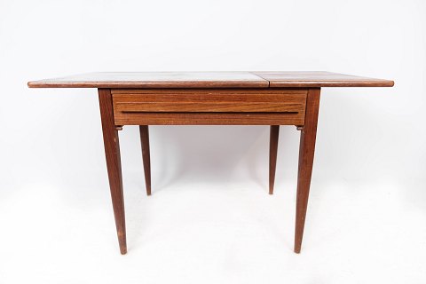 Side table with extensions in teak of Danish design manufactured by Silkeborg 
Furniture in the 1960s.
5000m2 showroom.