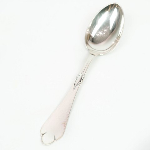 Dinner spoon in Freja of hallmarked silver.
5000m2 showroom.